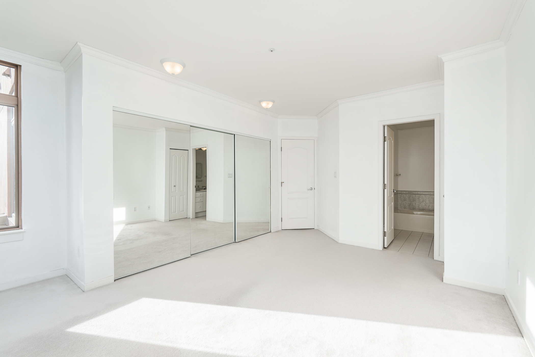 #302 - 2271 Bellevue Avenue